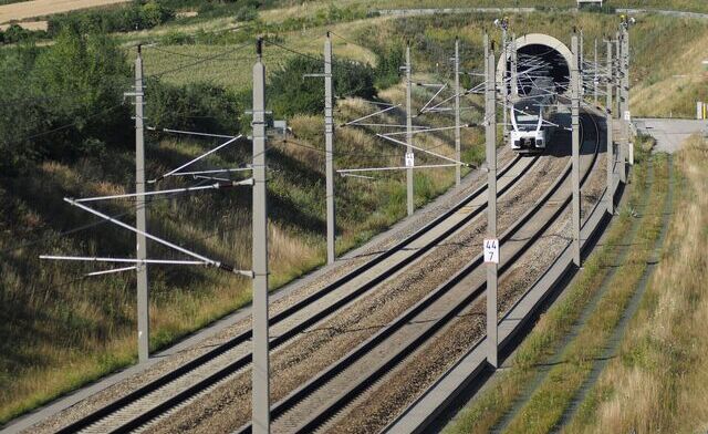 Stainless Steel in Transportation: AVA, The Railway Bridge of the Future